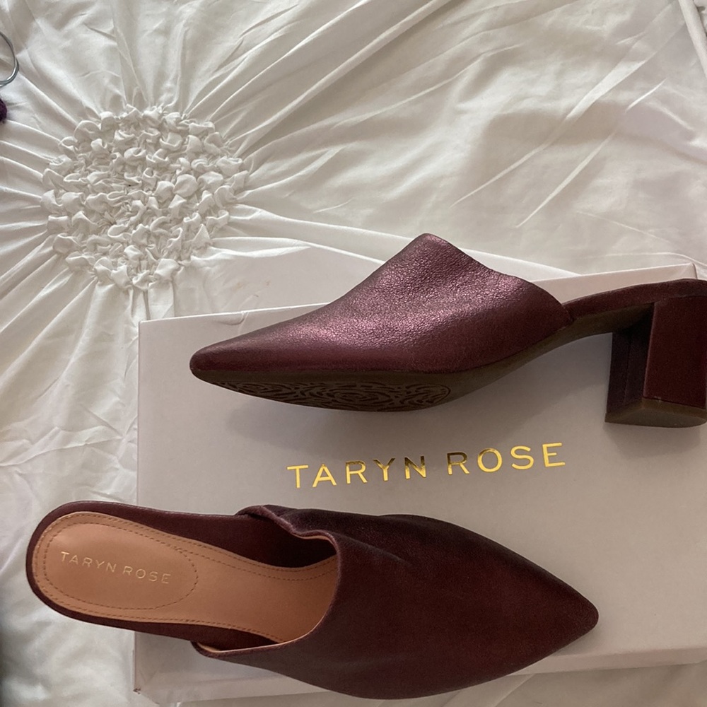 Taryn Rose Size 8.5 slide/mule